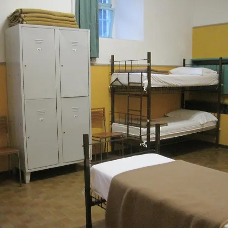Olmo Hostal *
